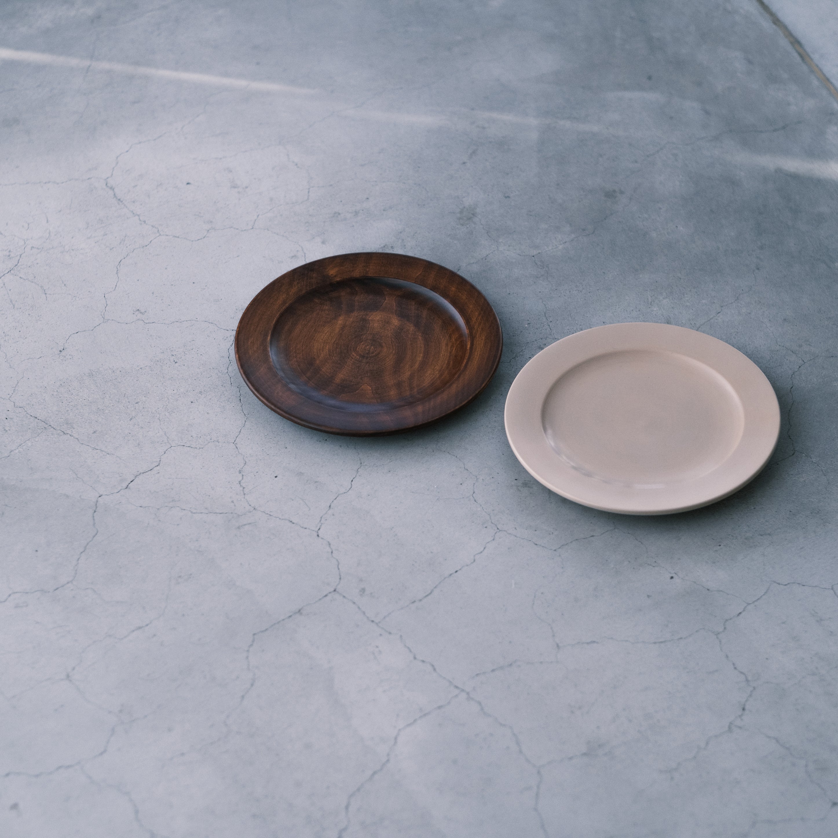 awabi ware｜漆塗平皿