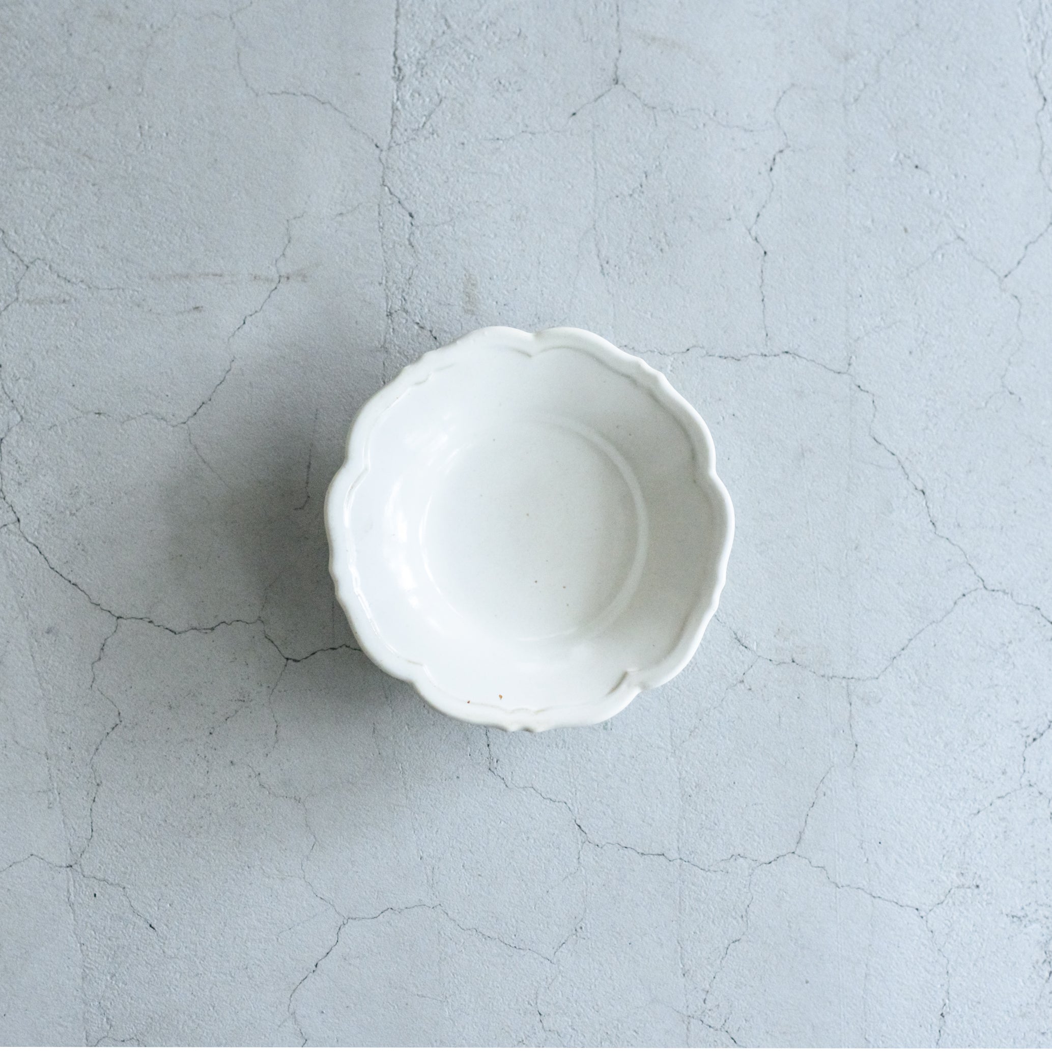 Awabi ware アワビウェア　岡本純一　輪花皿3枚セット　アイボリー awabi ware｜輪花皿