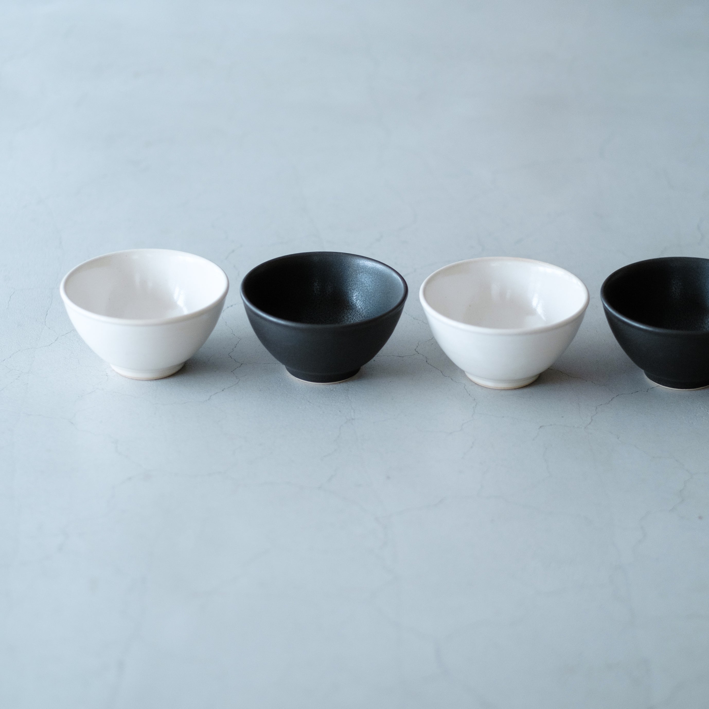 平茶碗　コバルトブルー【中古美品】 和食器 トルコブルー四寸平鉢（KIA-140） 作家「荒木漢一」